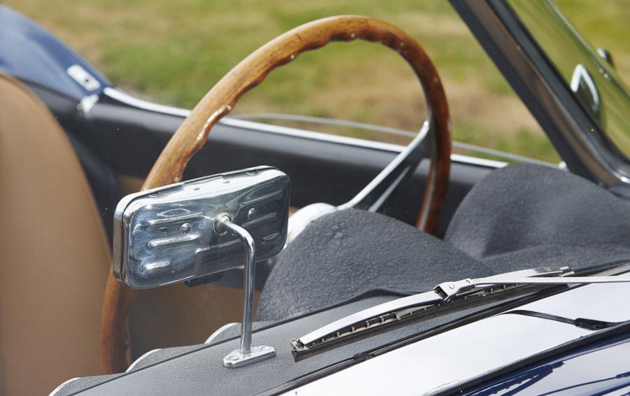 Детали интерьера Ferrari 250 GT Cabriolet (Open Headlights) (Serie I) 1959 года  (фото 10 из 28)